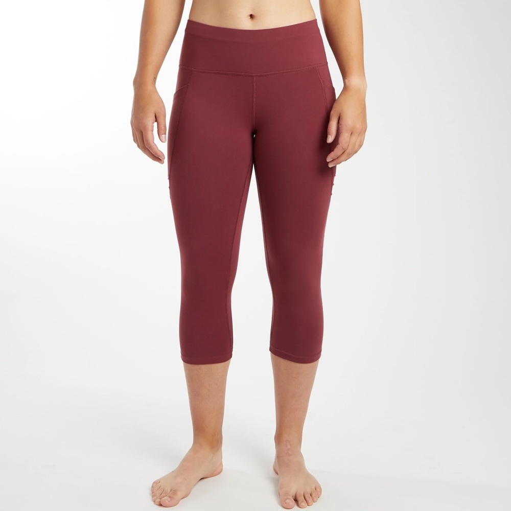 Oiselle Triple Threat Capris - Crimson